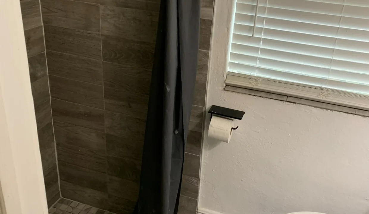 4711-W-Loughman-St11